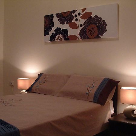 Triton Apartment Сейнт Полс Бей Екстериор снимка