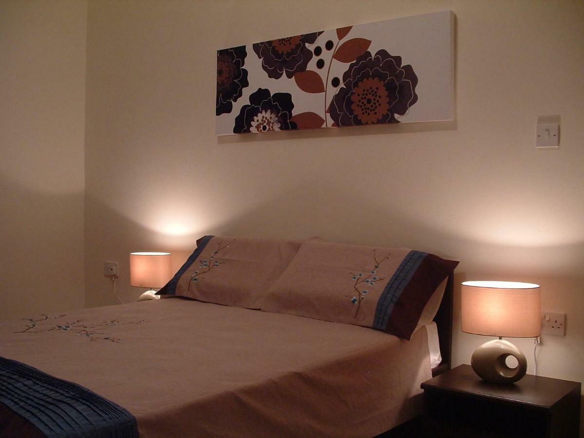 Triton Apartment Сейнт Полс Бей Екстериор снимка