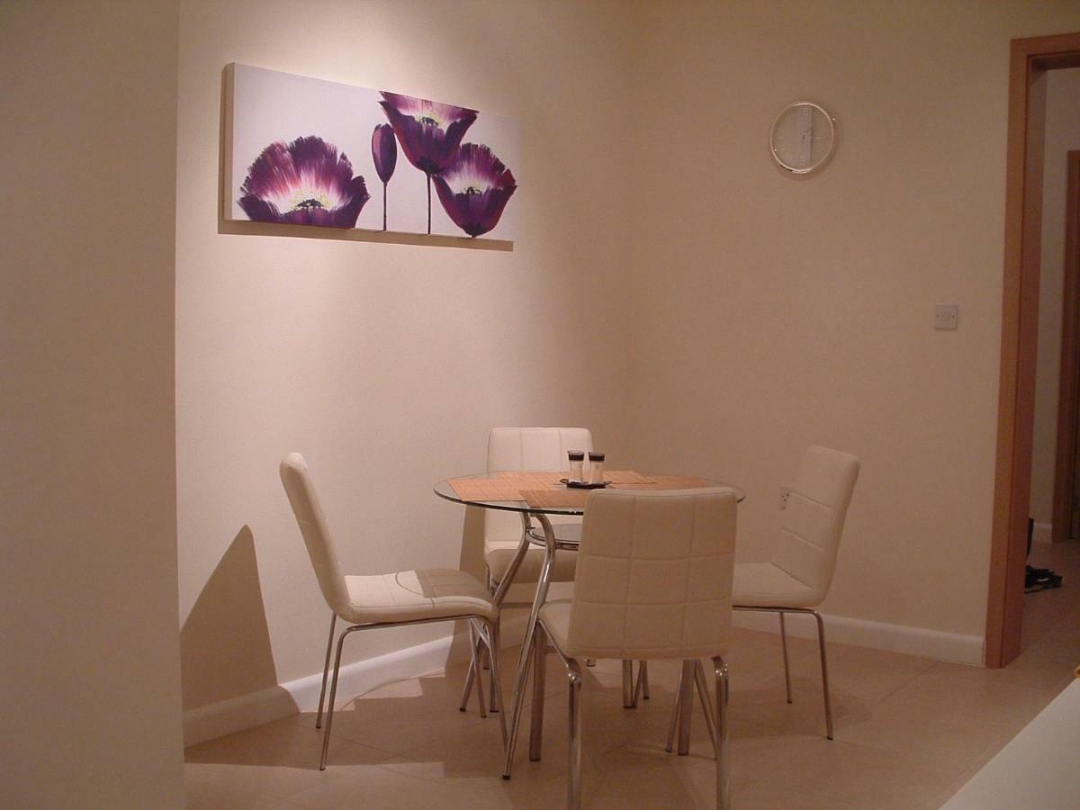 Triton Apartment Сейнт Полс Бей Екстериор снимка